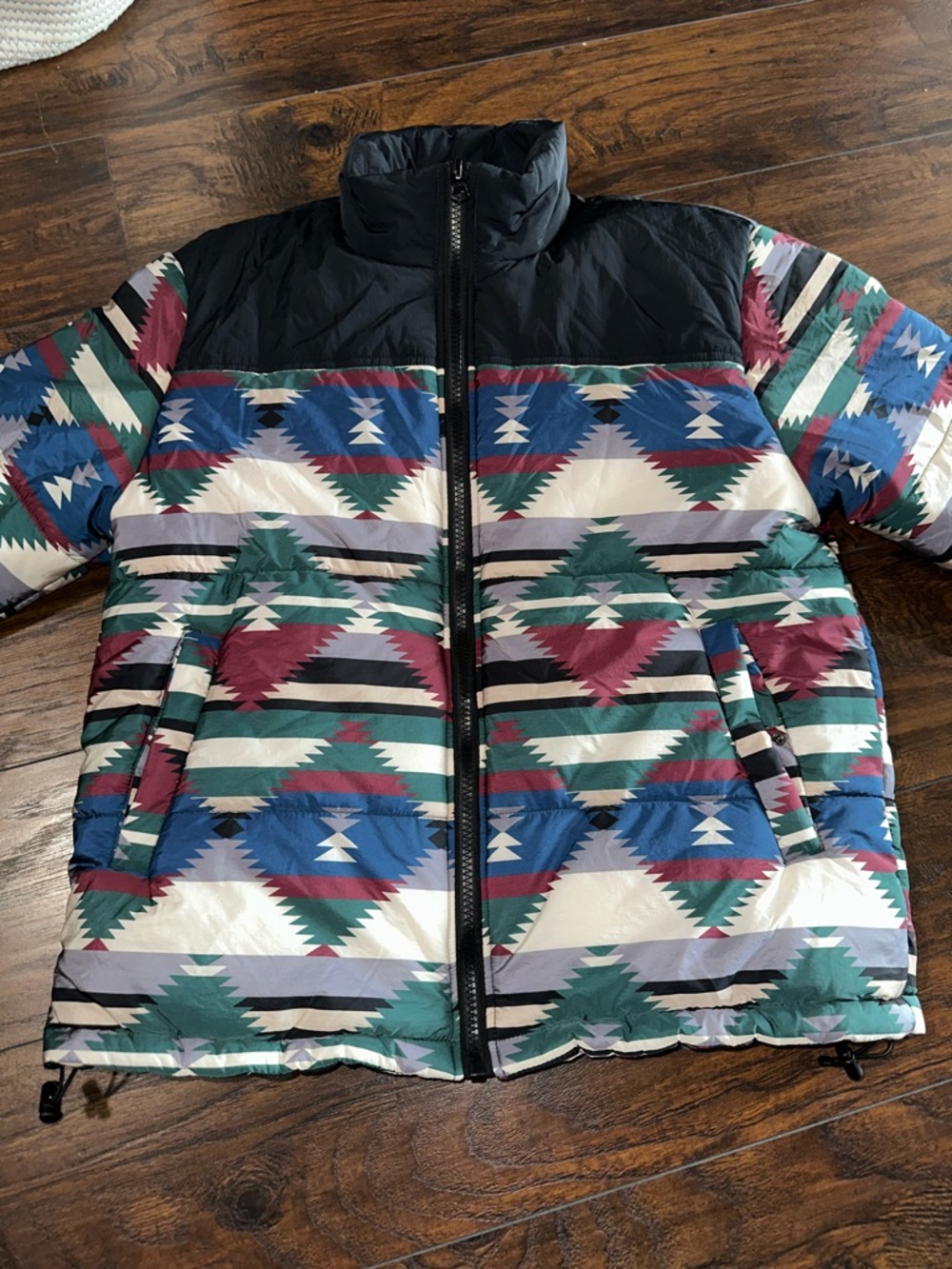 NWOT Men’s Patterned Aztec Tribal Multicolored Drawstring Puffer Jacket